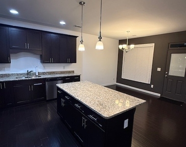 1802 Orange Grove Place - Photo Thumbnail 3