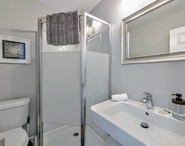 444 Smyrna Powder Springs Road Sw - Photo Thumbnail 7