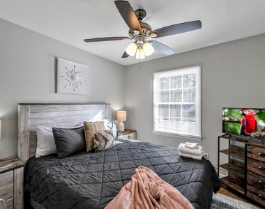 444 Smyrna Powder Springs Road Sw - Photo Thumbnail 13