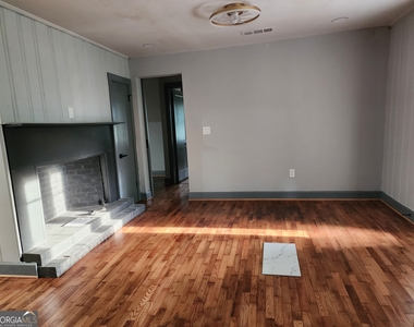 1285 Dallas Highway - Photo Thumbnail 1
