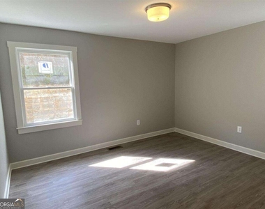 95 N Jackson Street - Photo Thumbnail 3