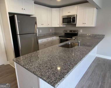 95 N Jackson Street - Photo Thumbnail 2