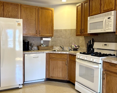 39 Rozalyn Lane - Photo Thumbnail 4