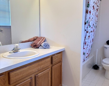 39 Rozalyn Lane - Photo Thumbnail 8