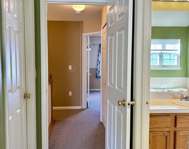 39 Rozalyn Lane - Photo Thumbnail 13