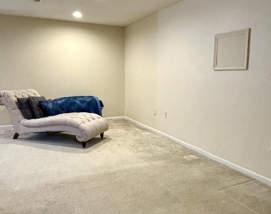 39 Rozalyn Lane - Photo Thumbnail 14