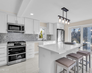814 Dunlewy Street - Photo Thumbnail 2