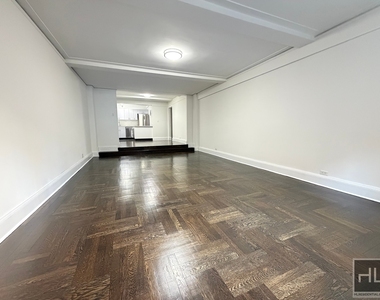 East 38 Street - Photo Thumbnail 2
