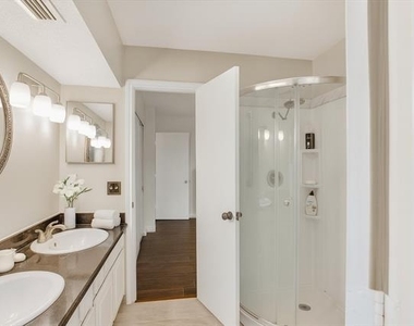 4308 Laguna Drive - Photo Thumbnail 8