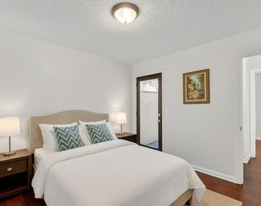 4308 Laguna Drive - Photo Thumbnail 5