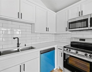 2005 Bourland Street - Photo Thumbnail 5