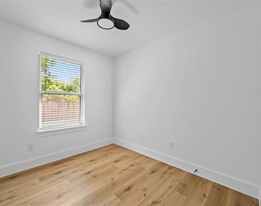 2005 Bourland Street - Photo Thumbnail 11