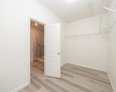 208 Harvey Street - Photo Thumbnail 9