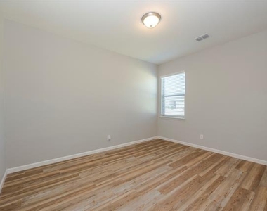 208 Harvey Street - Photo Thumbnail 17