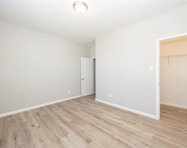 208 Harvey Street - Photo Thumbnail 8