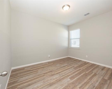 208 Harvey Street - Photo Thumbnail 20