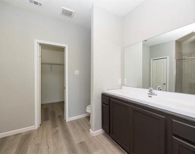 208 Harvey Street - Photo Thumbnail 11