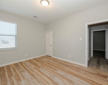 208 Harvey Street - Photo Thumbnail 18