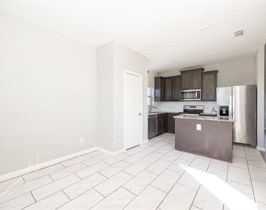 208 Harvey Street - Photo Thumbnail 16