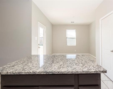 208 Harvey Street - Photo Thumbnail 15