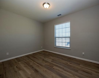 208 Harvey Street - Photo Thumbnail 7