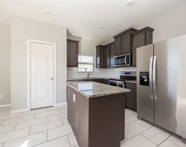208 Harvey Street - Photo Thumbnail 14
