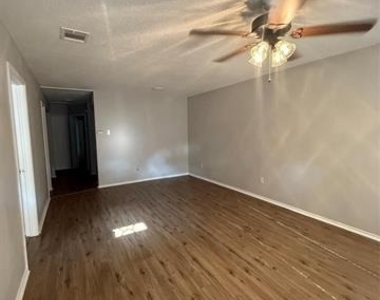 304 E Hickory Street - Photo Thumbnail 1