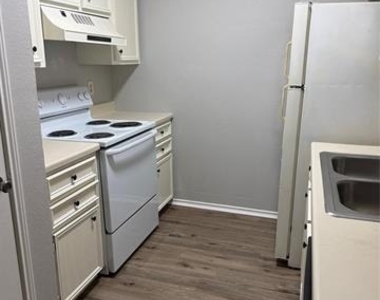 304 E Hickory Street - Photo Thumbnail 4