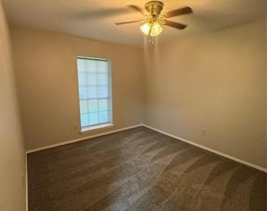304 E Hickory Street - Photo Thumbnail 6