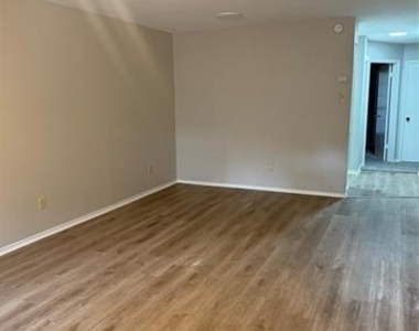 304 E Hickory Street - Photo Thumbnail 2