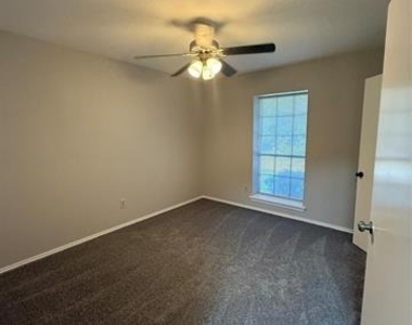 304 E Hickory Street - Photo Thumbnail 8
