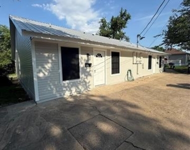 304 E Hickory Street - Photo Thumbnail 10