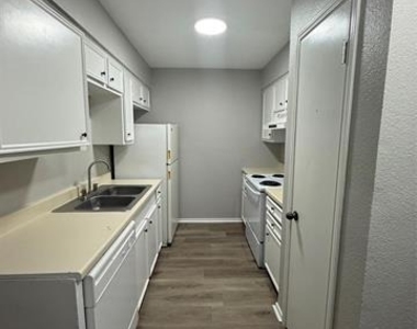 304 E Hickory Street - Photo Thumbnail 5