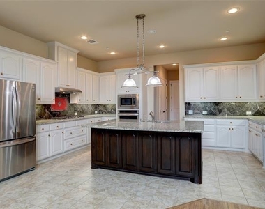 1043 Kenilworth Street - Photo Thumbnail 11