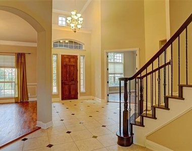 1043 Kenilworth Street - Photo Thumbnail 2