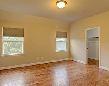 1043 Kenilworth Street - Photo Thumbnail 30