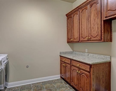 1043 Kenilworth Street - Photo Thumbnail 34