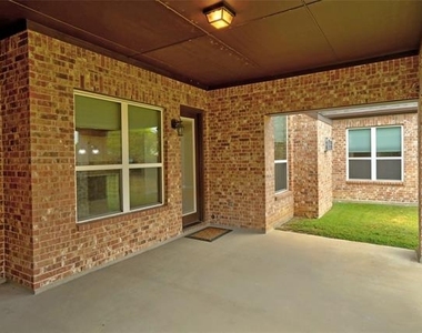1043 Kenilworth Street - Photo Thumbnail 37