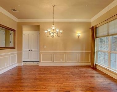 1043 Kenilworth Street - Photo Thumbnail 4