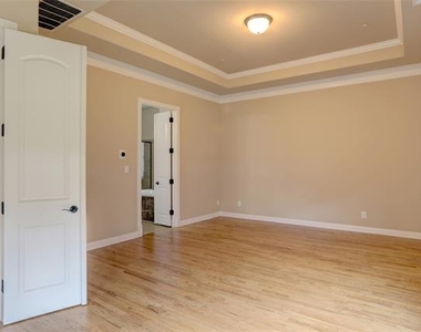 1043 Kenilworth Street - Photo Thumbnail 17