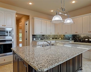 1043 Kenilworth Street - Photo Thumbnail 13