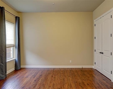 1043 Kenilworth Street - Photo Thumbnail 23