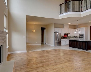 1043 Kenilworth Street - Photo Thumbnail 9