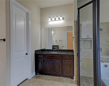 1043 Kenilworth Street - Photo Thumbnail 21