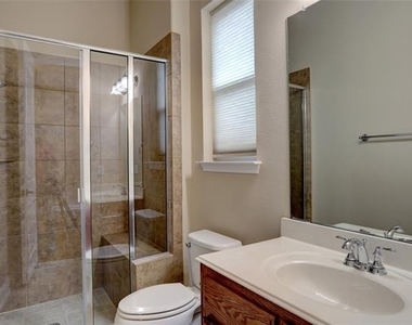 1043 Kenilworth Street - Photo Thumbnail 24