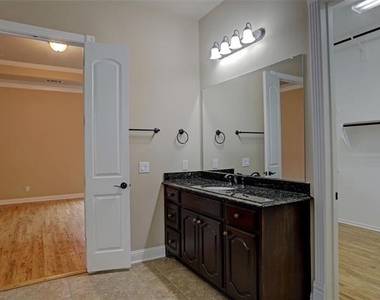 1043 Kenilworth Street - Photo Thumbnail 19