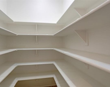 1043 Kenilworth Street - Photo Thumbnail 16