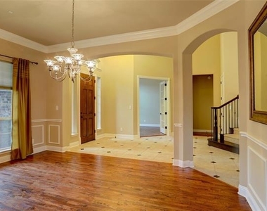 1043 Kenilworth Street - Photo Thumbnail 5
