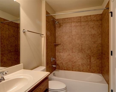 1043 Kenilworth Street - Photo Thumbnail 29