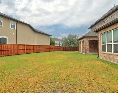 1043 Kenilworth Street - Photo Thumbnail 36